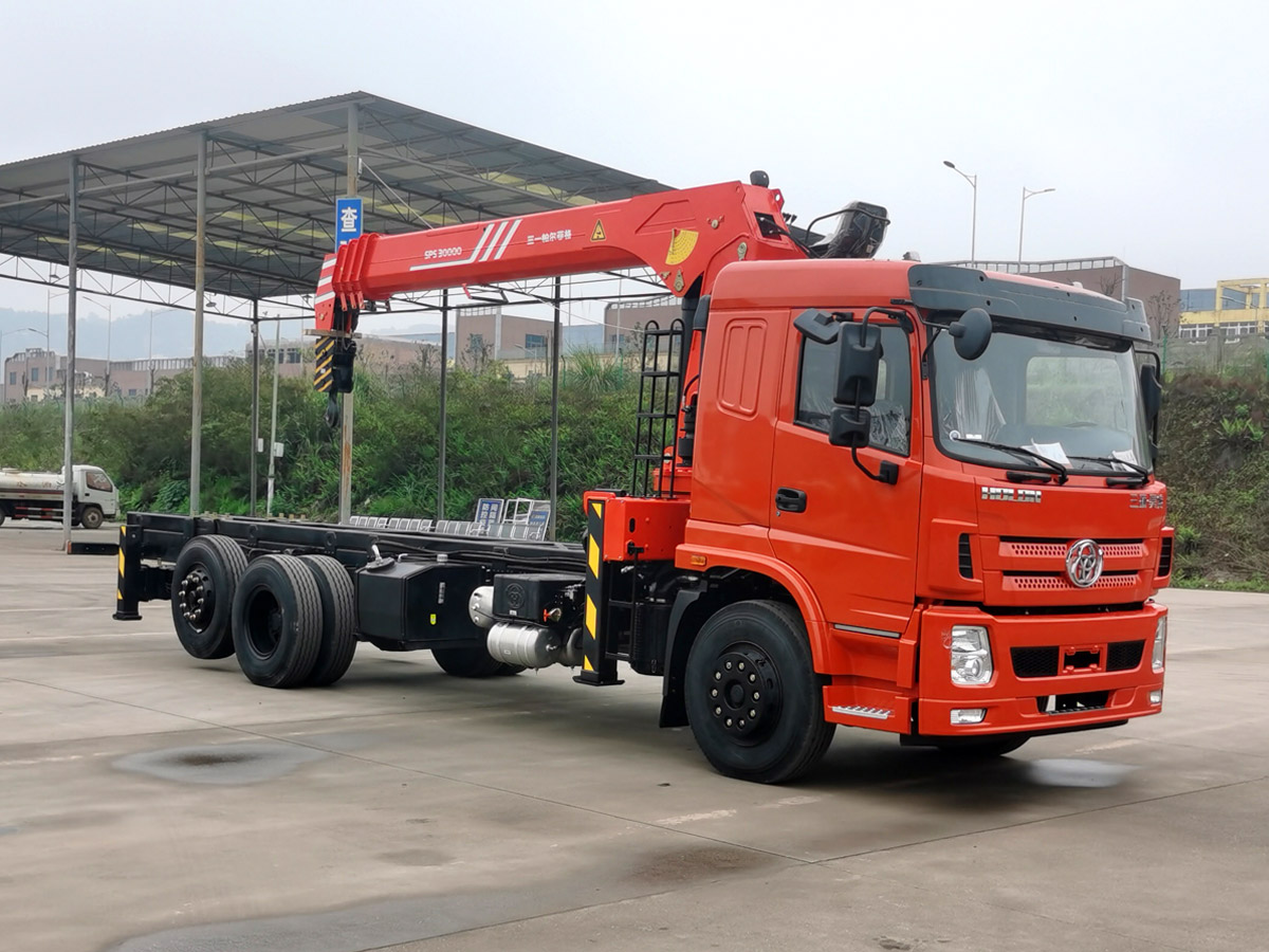 國(guó)六三環(huán)T280昊龍后雙橋上裝三一12噸直臂式吊機(jī)隨車吊