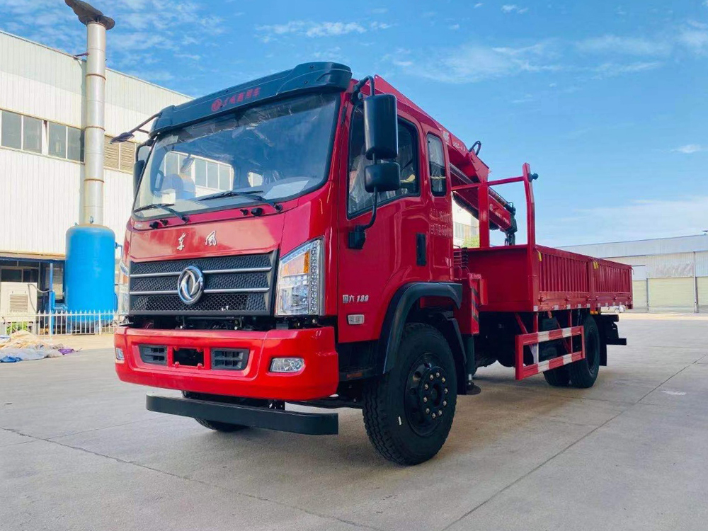 國(guó)六東風(fēng)D912長(zhǎng)威6.3噸四節(jié)折臂吊機(jī)隨車(chē)吊