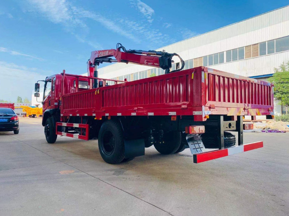 國(guó)六東風(fēng)D912長(zhǎng)威6.3噸四節(jié)折臂吊機(jī)隨車(chē)吊